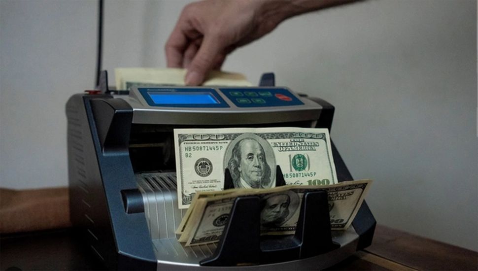 Los bancos aún no reciben los dólares del colchón