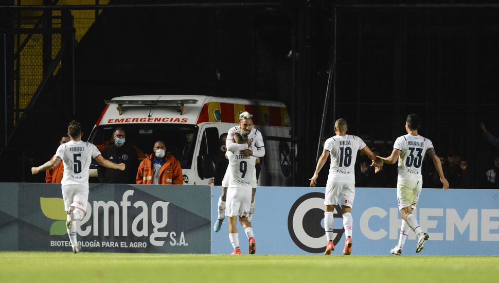 Independiente goleó a Colón por 3 a 0