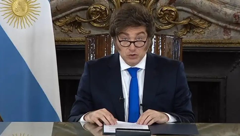 “Con chaleco de fuerza”: Cristina le respondió a Javier Milei