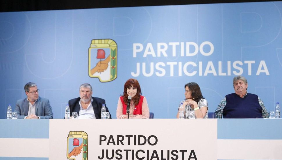 CFK asumió la presidencia del PJ y vinculó el caso Kueider al Gobierno