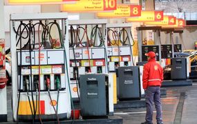 Shell seguirá a YPF y también aplicará bajas en los precios de sus combustibles