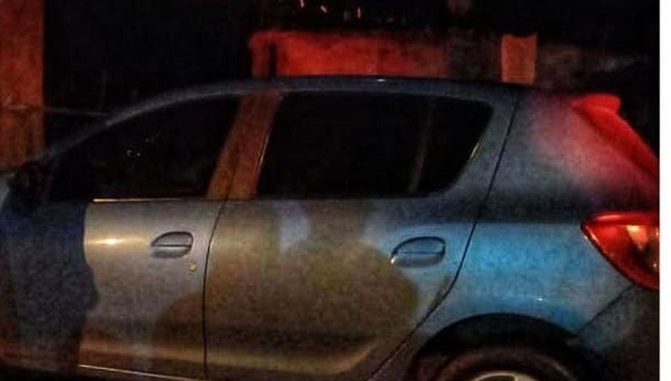 Un auto se incrustó contra una vivienda de calle Güiraldes