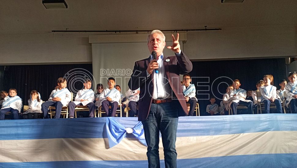 Javier Martínez reivindicó la figura de Manuel Belgrano en un acto escolar