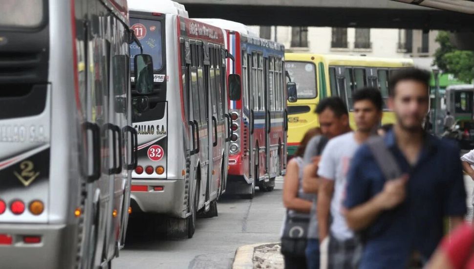 Giuliano adelantó que el aumento del 40% en el transporte público será en 2023