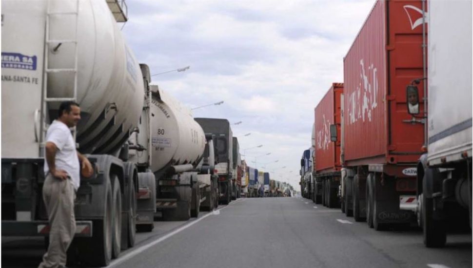 Transportistas aseguran que "sigue faltando gasoil en casi todo el país"