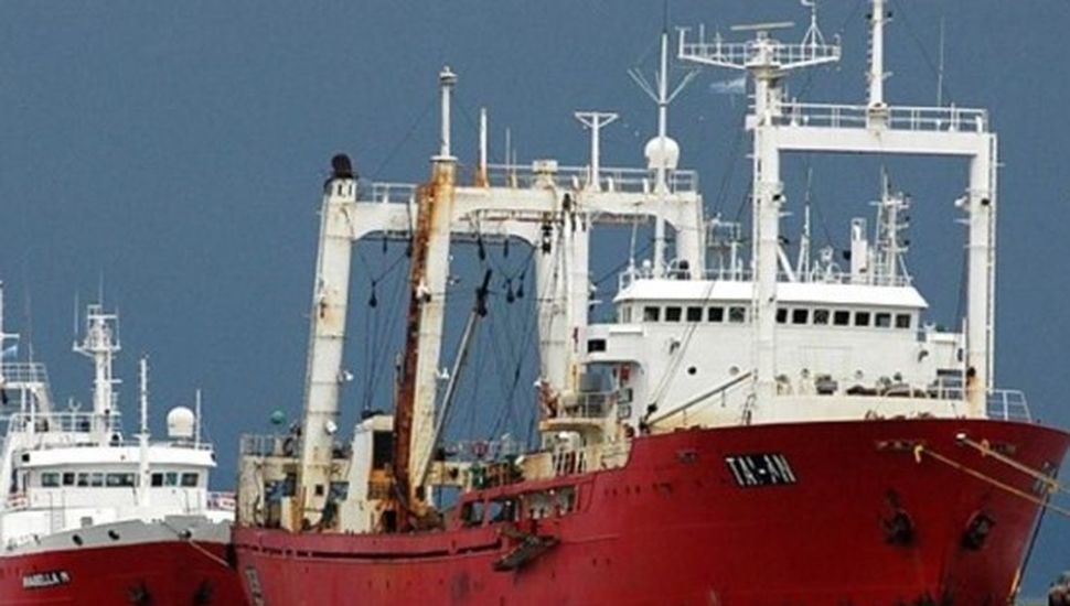 Escándalo en Ushuaia por la pesca ilegal de un barco chino