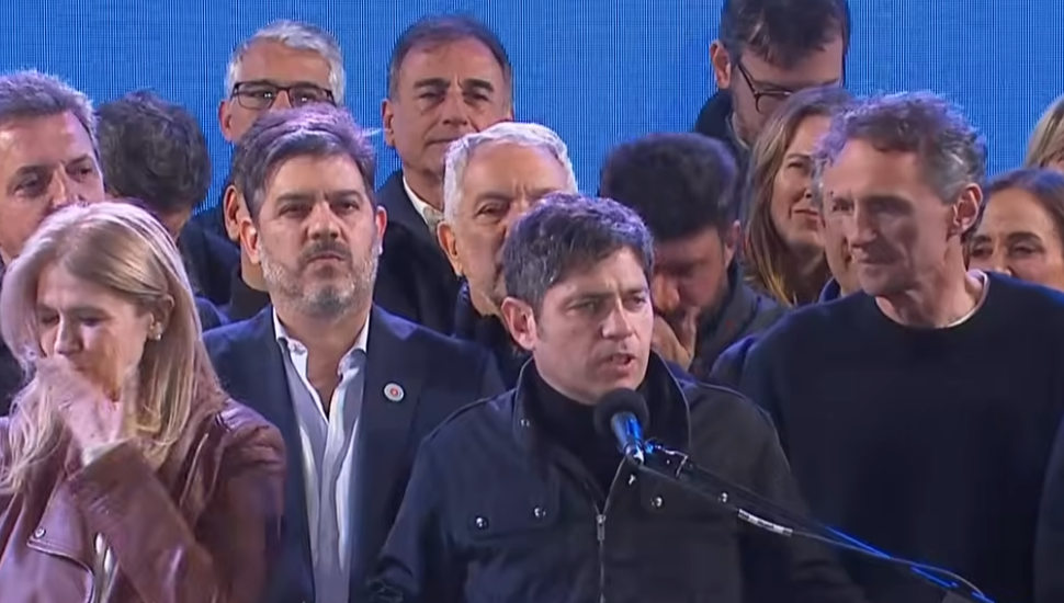 Kicillof celebró una “victoria aplastante” y le habló a Milei: “Van a tener que rectificar el rumbo”