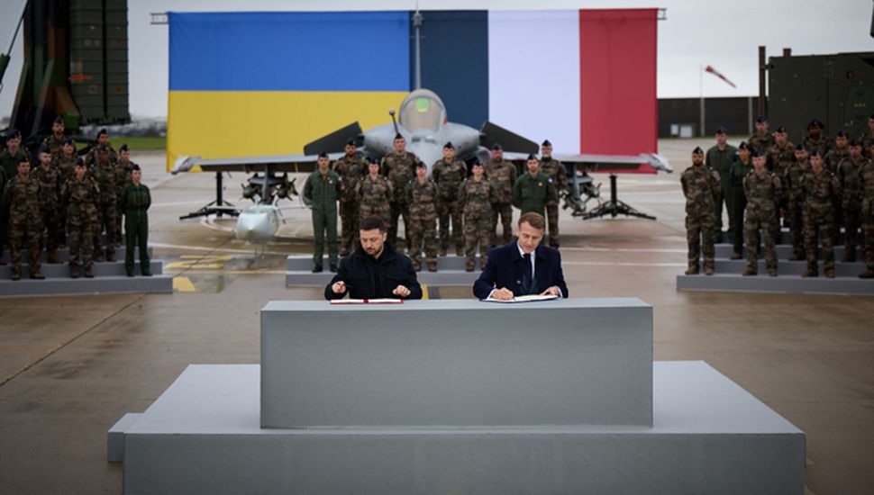 Ucrania compra cien aviones de combate a Francia