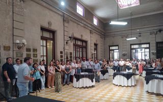 La Municipalidad de Rojas reconoció a trabajadores con 25 años de servicio en el brindis de fin de año