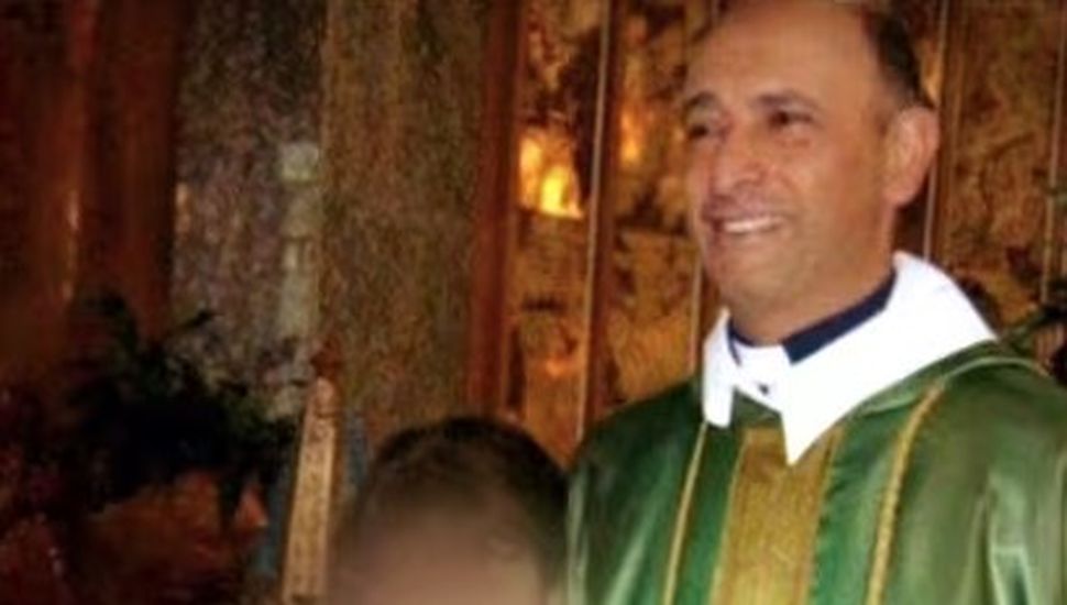 Un sacerdote se condenado por abuso sexual se fugó antes de conocer su pena