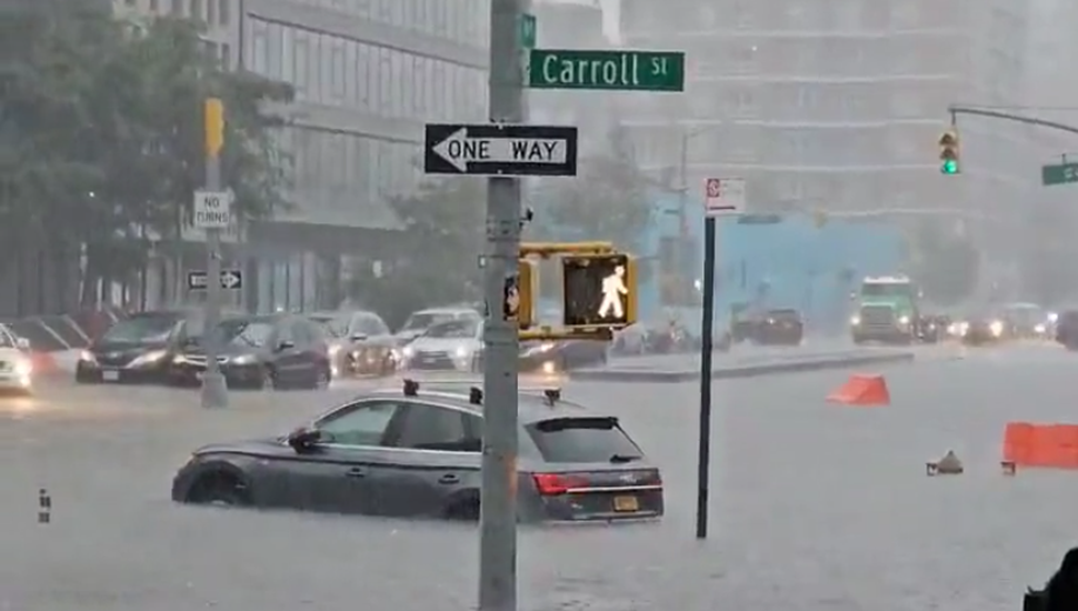 Nueva York azotada por una inundación récord: dos muertos y el subte quedó bajo agua