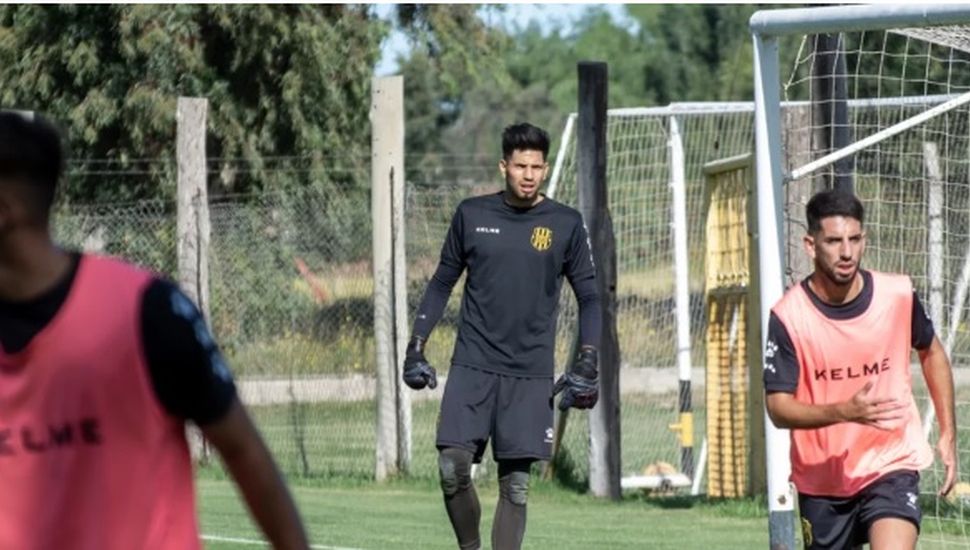 Douglas Haig anunció la llegada del arquero Lucas Álvarez