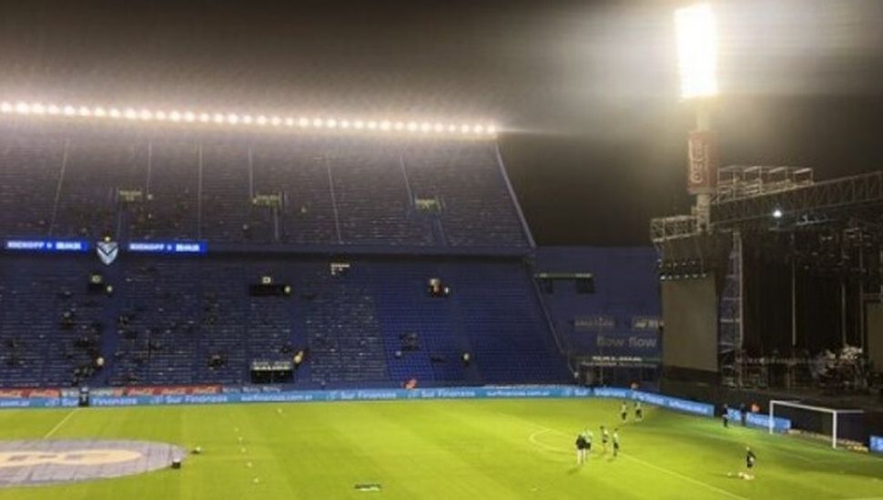 La Liga Profesional cuestionó el campo de juego de Vélez