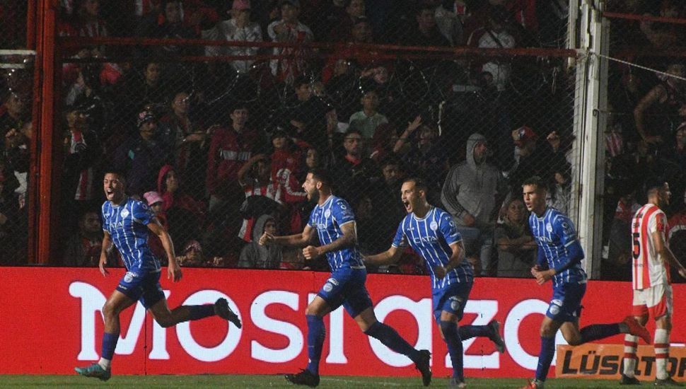 Godoy Cruz venció a Instituto y es más líder que nunca