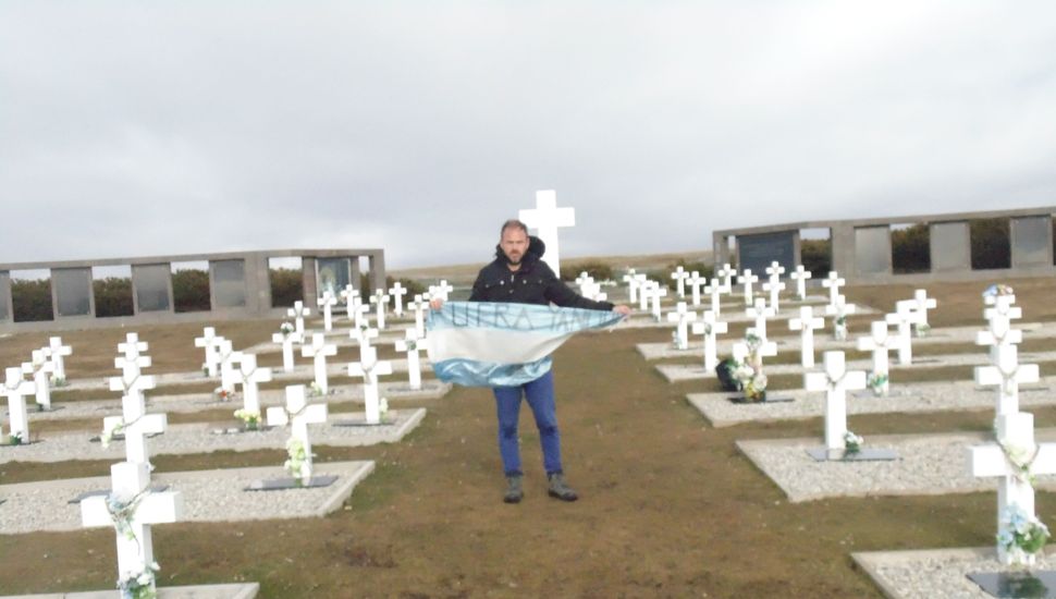 A 42 años de la Guerra de Malvinas: la experiencia del pergaminense que viajó para rendir homenaje al soldado Patrone