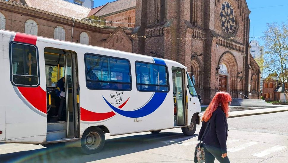 Los colectivos volverán a prestar servicio en el día de mañana