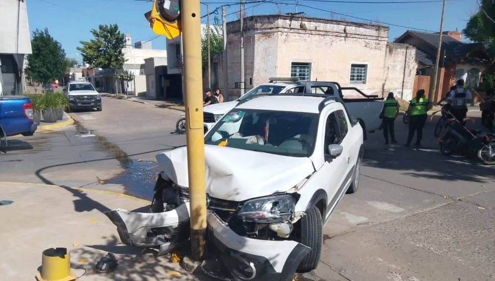 Salto: robo, persecución y choque contra un semáforo