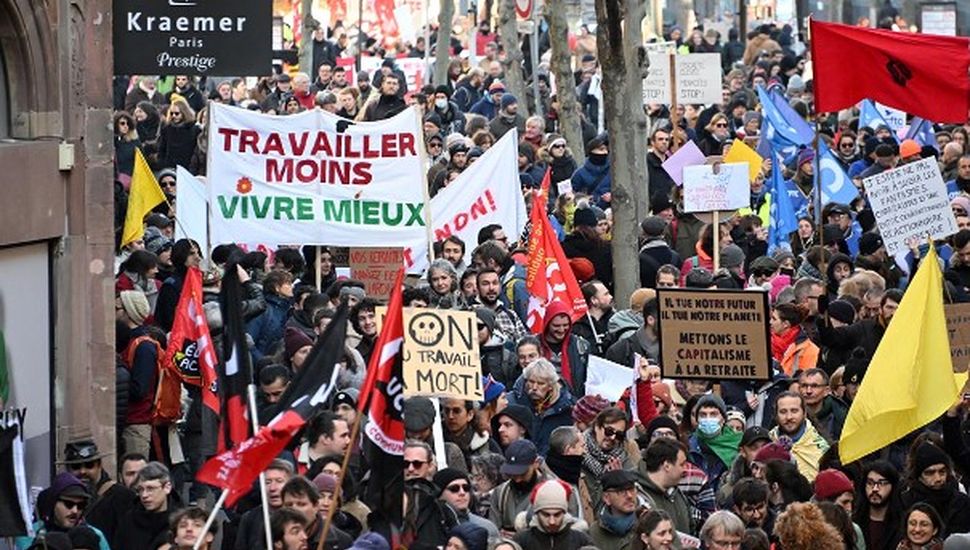 El Gobierno francés aprobó por decreto la reforma jubilatoria