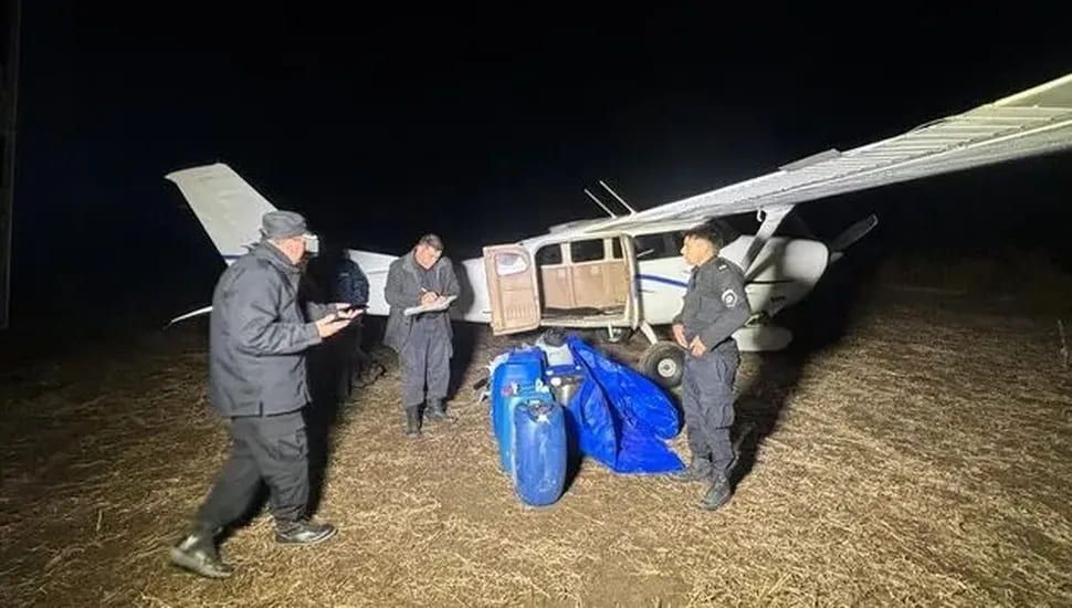 Hallaron una aeronave sospechosa oculta en un campo de Pergamino