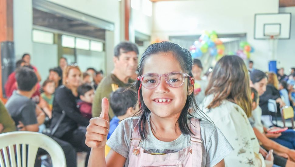 Programa Ver para Aprender: cincuenta chicos de Salto recibieron anteojos gratuitos