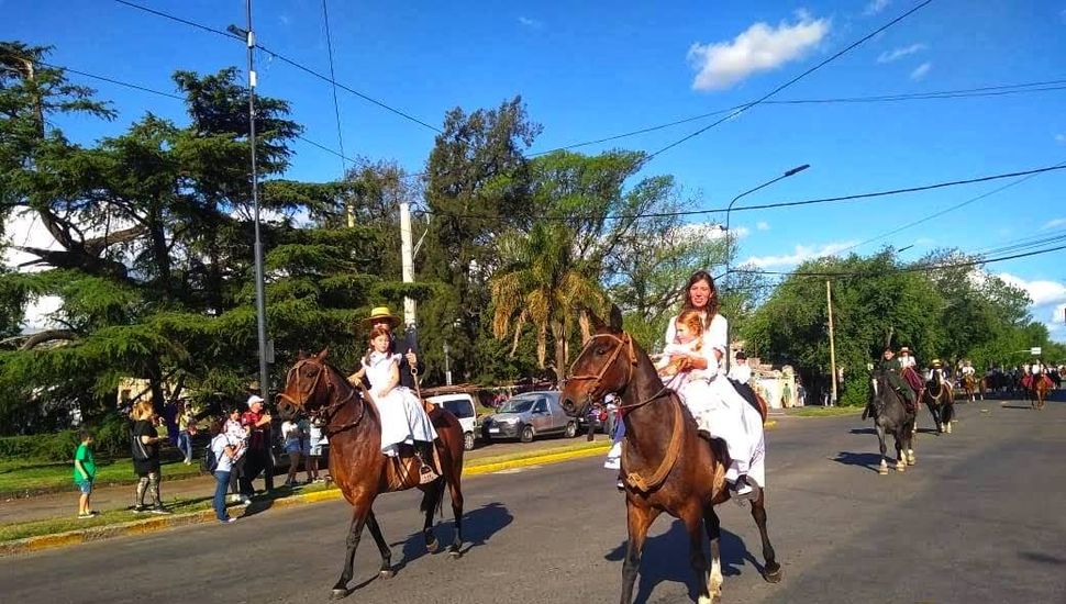 Hoy se realizará el tradicional desfile de caballos y agrupaciones gauchescas