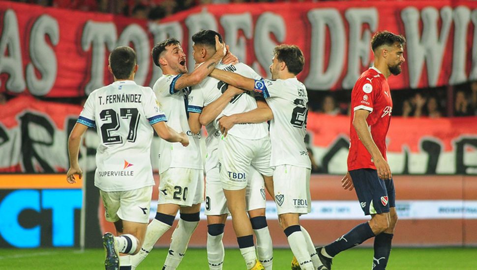 Vélez venció a Independiente y se metió en las semifinales