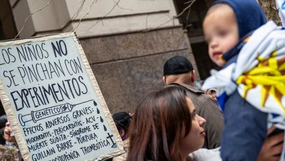 Suspenden en Uriguay la vacunación anticovid en menores de 13 años