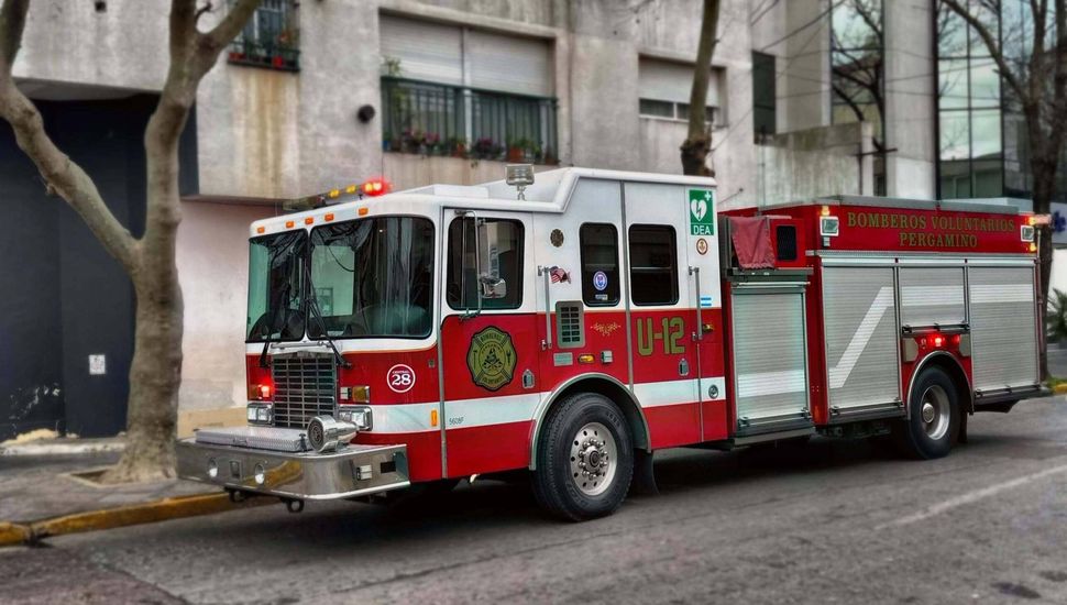 Tres personas quedaron atrapadas en un ascensor y debieron ser rescatadas por los bomberos