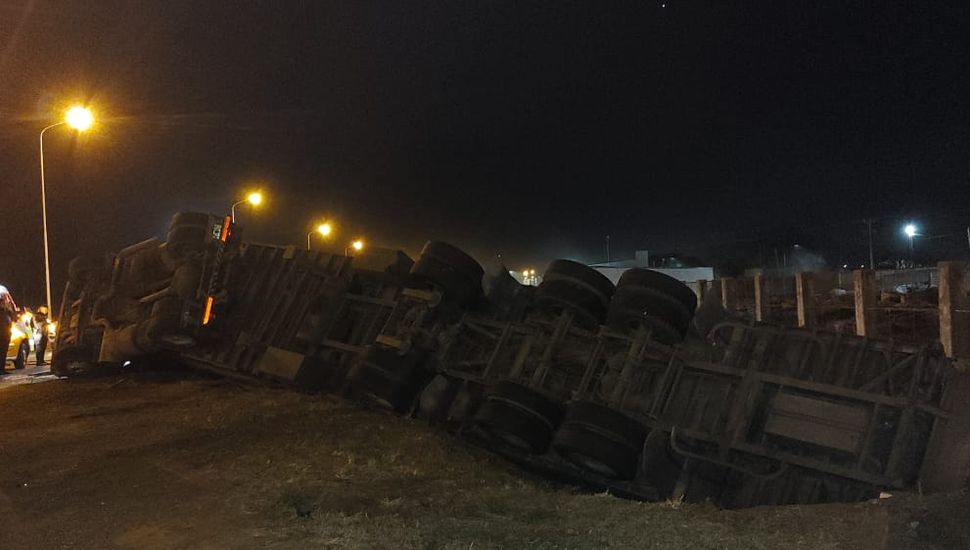 Accidente fatal en Junín: murió un camionero tras un terrible vuelco