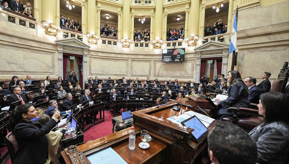 Convocaron a una sesión para retrotraer la suba a los senadores