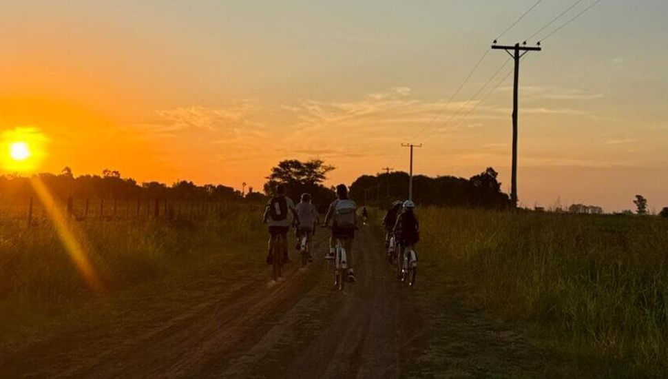 Se realizó la bicicleteada al atardecer en Mariano Benítez