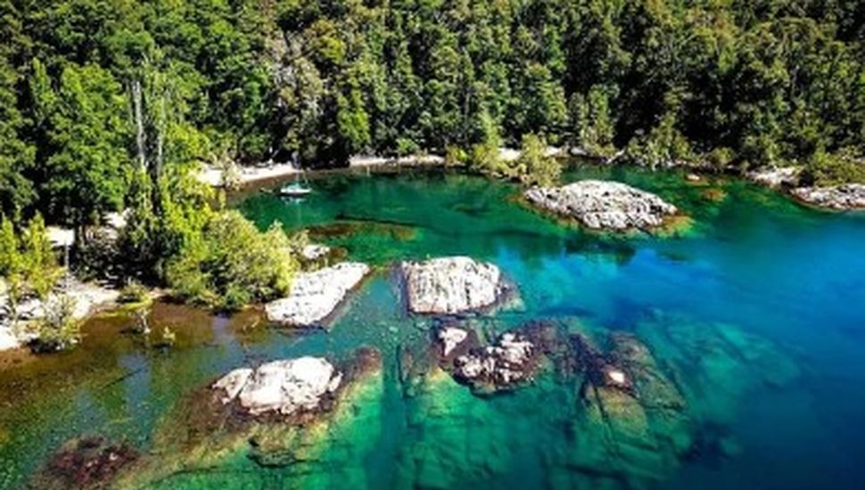 La playa de arena blanca y agua cristalina más linda de la Patagonia