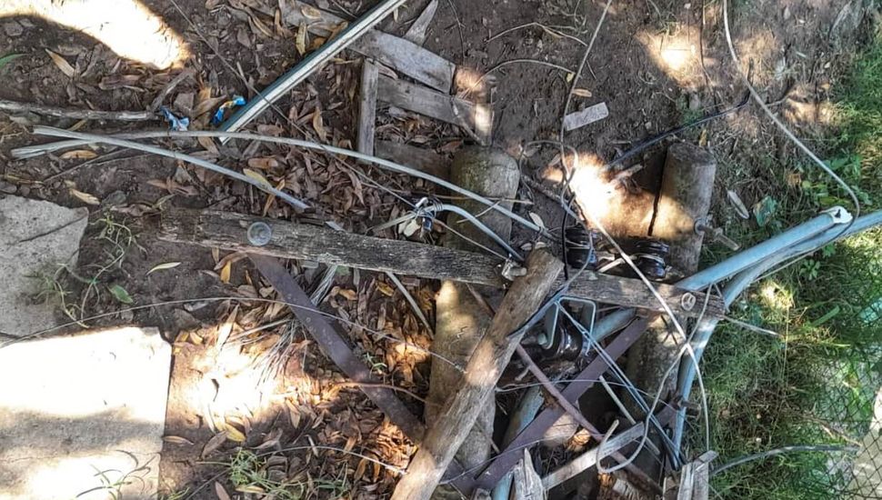 Allanamiento: secuestran 30 metros de cables de cobre de una vivienda del barrio La Guarida