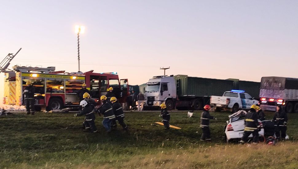 Tragedia en la Ruta 188: dos menores fallecieron en un choque frontal en Rojas