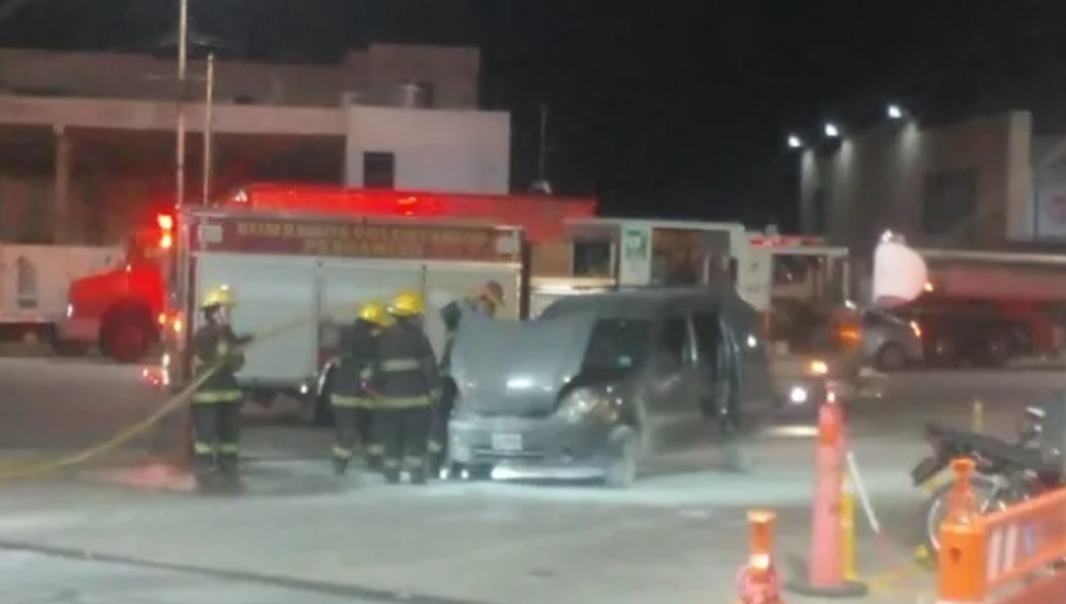 Principio de incendio en un Renault Kangoo