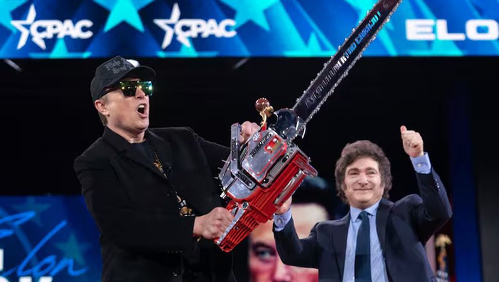 Elon Musk se arrepintió de la foto con la motosierra