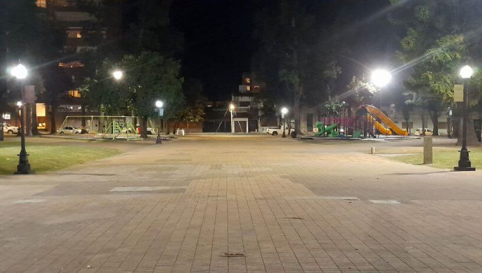 Tres plazas de Pergamino han sido iluminadas con reflectores en los últimos días