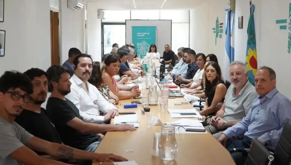 Llamado del Gobierno provincial a los gremios para discutir paritarias