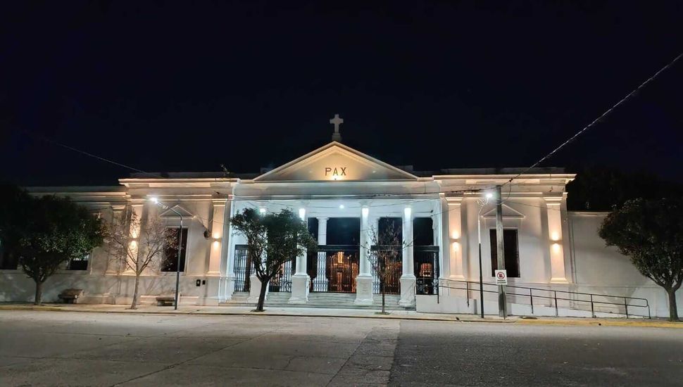 Avanzan las obras de iluminación del Cementerio Municipal de Pergamino para reforzar la seguridad de la zona