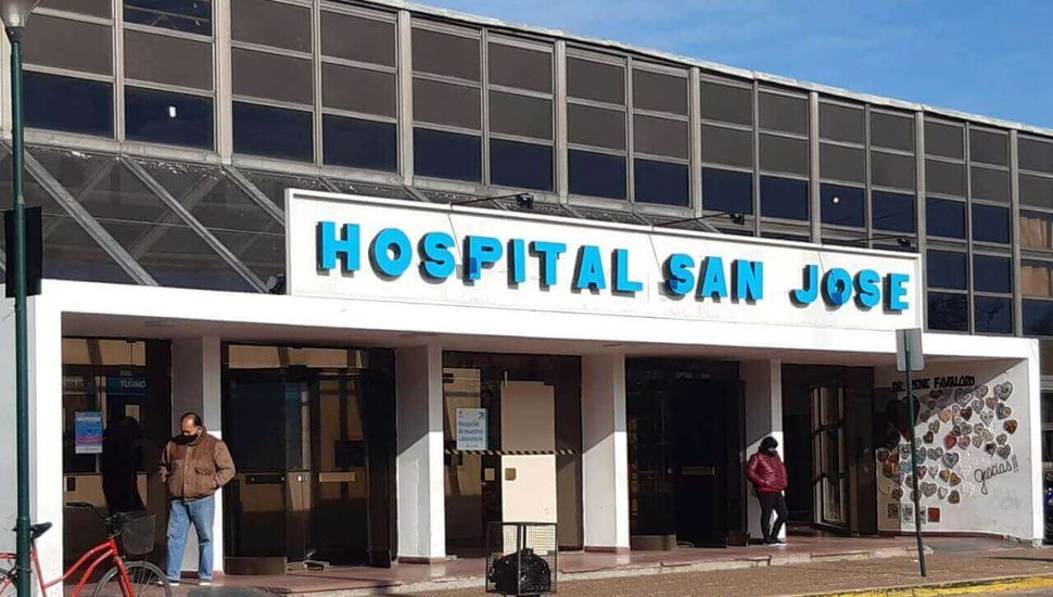 Un hombre ingresó al hospital con 3 heridas corto punzantes graves