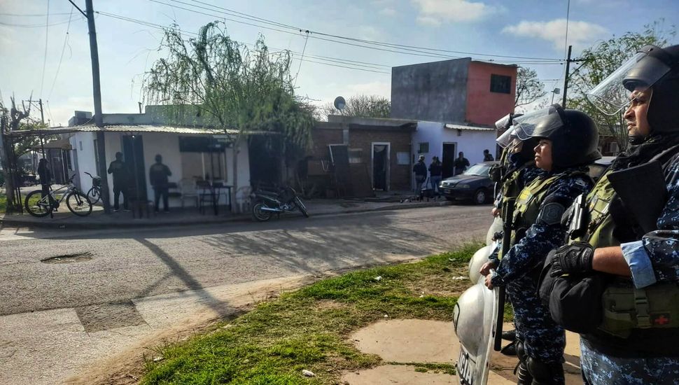 Operativo antidrogas en el barrio 12 de Octubre: dos hermanos detenidos