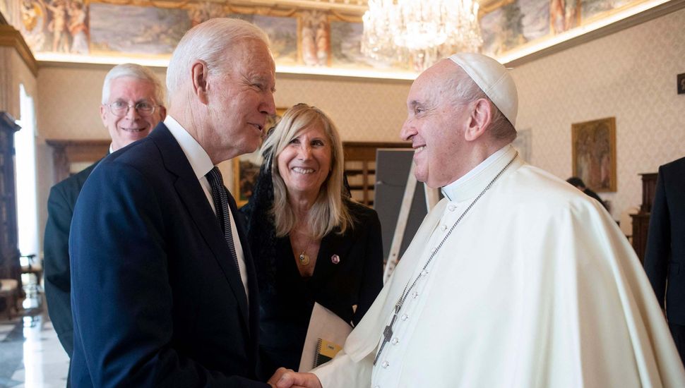 Francisco y Biden dialogaron sobre la situación en Israel