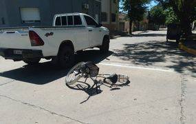 Accidente de tránsito en Rojas: una ciclista resultó herida tras un choque