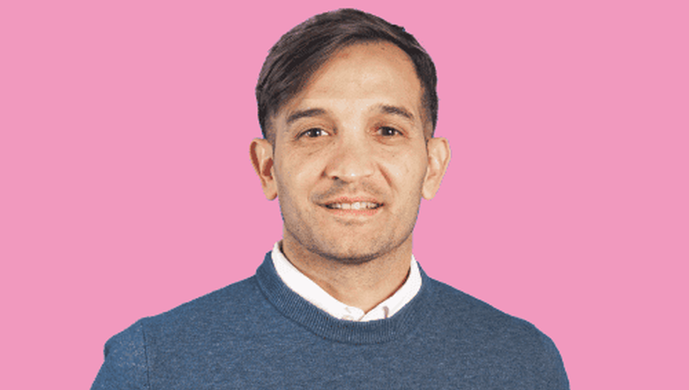 Matías Becerro: "Hechos es un espacio que vino a quedarse a trabajar usando la silla de la banca como una herramienta de trabajo"