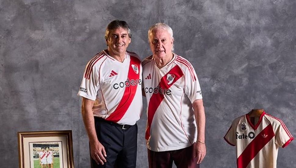 River presentó una camiseta retro