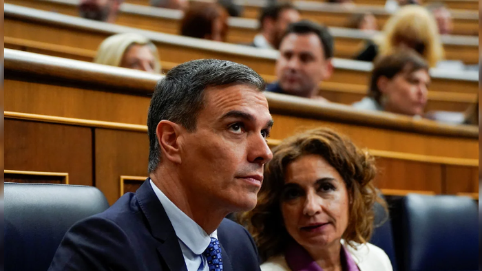 El presidente del gobierno español anunció que continuará al frente del Gobierno