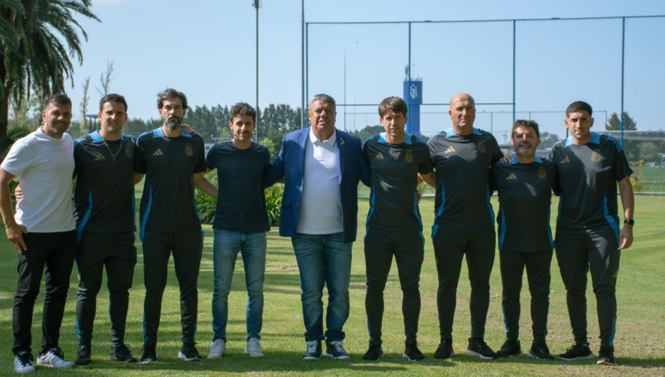 AFA renovó técnicos juveniles y sigue la duda por Scaloni