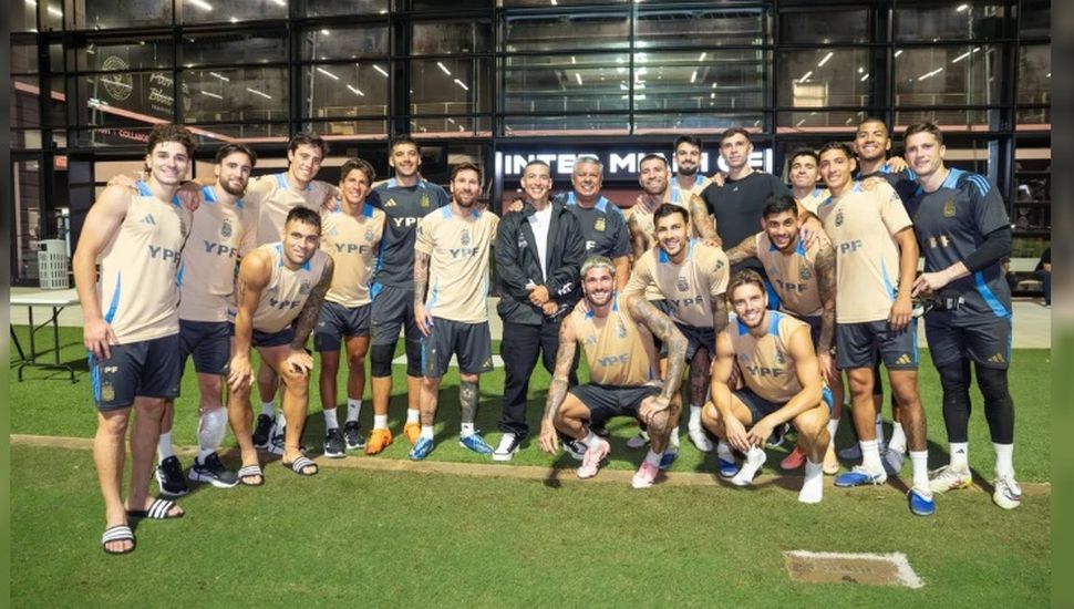 Daddy Yankee estuvo en el entrenamiento de la Selección
