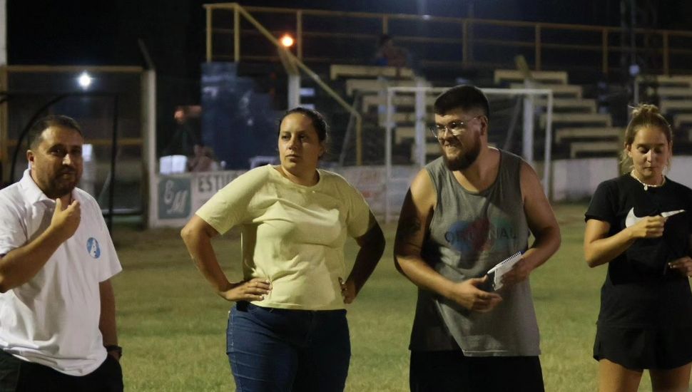 Waldemar Giordano visitó al seleccionado femenino de fútbol de Colón