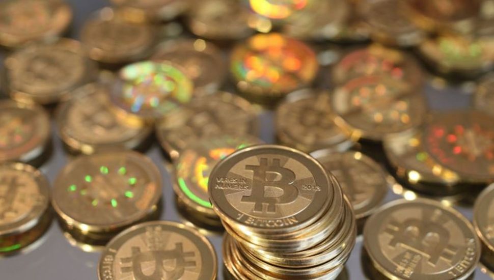 Los Bitcoin cotizan a menos de la mitad de su valor histórico
